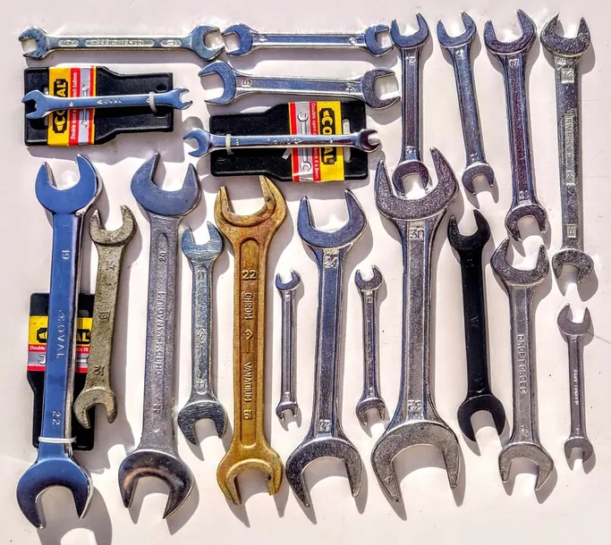 zestaw-kluczy-oczkowych-odgietych-vorel-12-szt-6-32-mm-stal-weglowa-marka-vorel