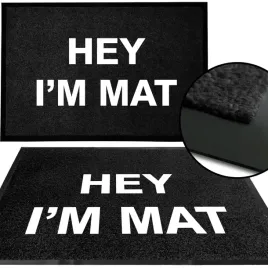 wycieraczka-wejsciowa-monochrom-czarna-pod-drzwi-hit-napis-hey-i-m-mat-wzor
