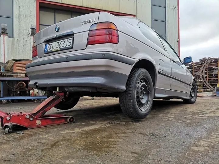 jack-point-bmw-3-e36-strona-zabudowy-lewe-prawe