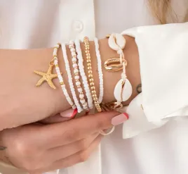zestaw-wakacyjnych-bransoletek-z-muszelkami-i-koralikami-boho-7-sztuk