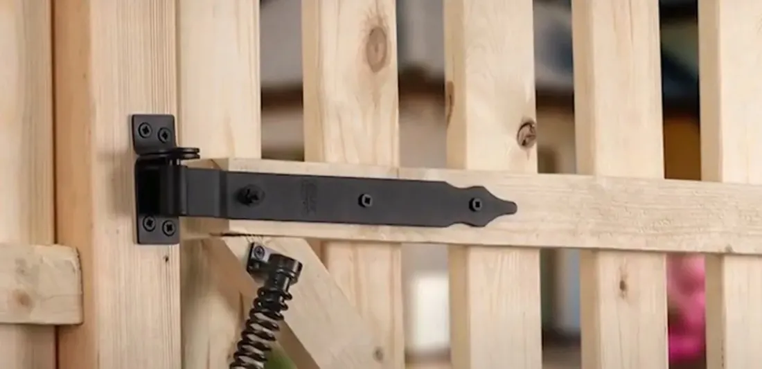 zawias-ozdobny-do-furtek-pasowy-malowany-290x55-mm