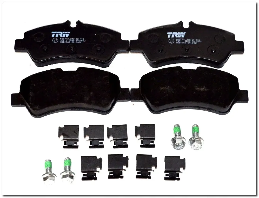 klocki-ham-ford-transit-13greater-tyl