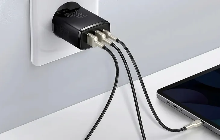 ladowarka-sieciowa-baseus-2xusb-usb-c-pd-3a-30w-liczba-urzadzen-ladowanych-jednoczesnie-3