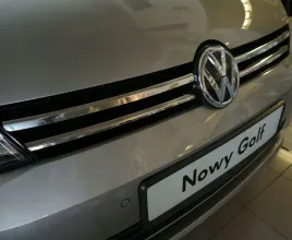 vw-golf-vii-od-2012-nakladki-listwy-na-grill-stal