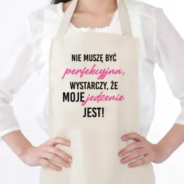 fartuch-kuchenny-bezowy-prezent-na-dzien-mamy-nie-musze-byc-perfekcyjna