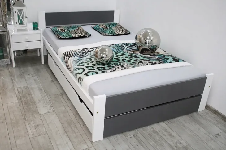 lozko-drewniane-lea-120x200-biale-szare-stelaz-materac-piankowy-wykonanie-mebla-drewniane