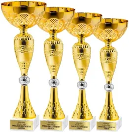 pieknie-zdobiony-komplet-pucharow-zlotych-39-36-34-32-cm-grawerki-gratis