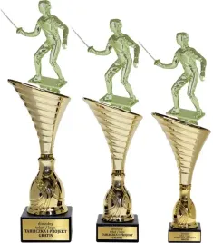 piekny-zloty-komplet-puchar-z-figurka-szermierka-34-31-30-grawerki-gratis