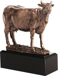 figurka-rolnictwo-krowa-dozynki-22-cm-grawer-gratis