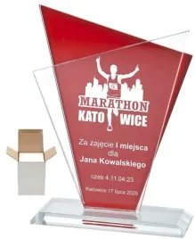 czerwona-statuetka-szklana-z-bialym-grawerem-17-cm-podwojne-szklo-projekt