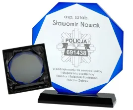 statuetka-szklana-z-niebieska-ramka-z-dowolnym-grawerem-laserowym-14-cm