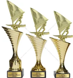 piekny-zloty-komplet-puchar-z-figurka-windsurfing-32-29-28-grawerki-gratis