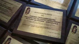 najwiekszy-dyplom-certyfikat-dla-nauczyciela-wojta-pracownika-w-kolorze