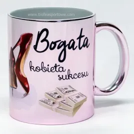 elegancki-rozowy-kubek-bogata-kobieta-sukcesu