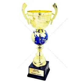 zloty-puchar-z-planeta-na-nodze-48-cm-grawer
