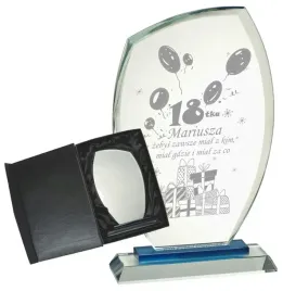 elegancka-i-masywna-statuetka-szklana-z-dowolnym-grawerem-laserowym-25-cm