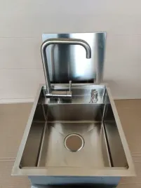zlewozmywak-z-pokrywa-zamykany-stal-40x50-bateria-dozownik-inox