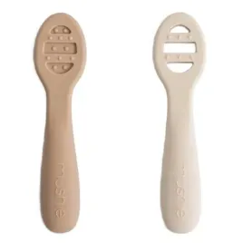 mushie-pierwsze-lyzeczki-dla-niemowlat-2-pack-natural-and-shifting-sand