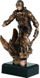 statuetka-strazak-plomien-strazactwo-opis-gratis