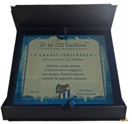 dyplom-szklany-w-etui-25x20-cm-projekt-nadruk