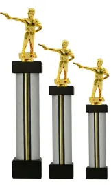 zestaw-trofeow-strzeleckich-strzelec-pistolet-bron-krotka-37-32-28-cm-opis