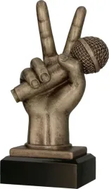 statuetka-odlewana-reka-mikrofon-opis-gratis