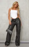 prettylittlething-top-damski-bialy-gladki-32-egg-rozmiar-32