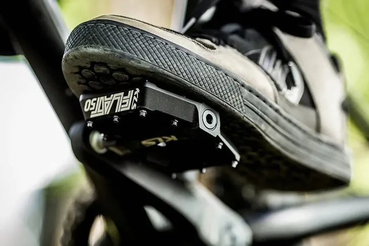 pedaly-platformowe-kellys-flat-50-bb-czarny-marka-kellys