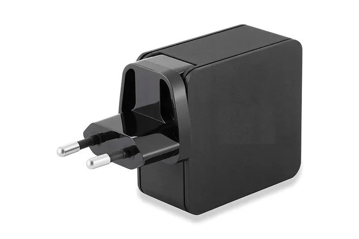 ladowarka-podrozna-2xusb-adaptery-uk-eu-au-marka-thunder