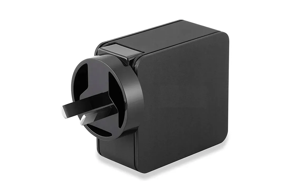 ladowarka-podrozna-2xusb-adaptery-uk-eu-au-stan-nowy