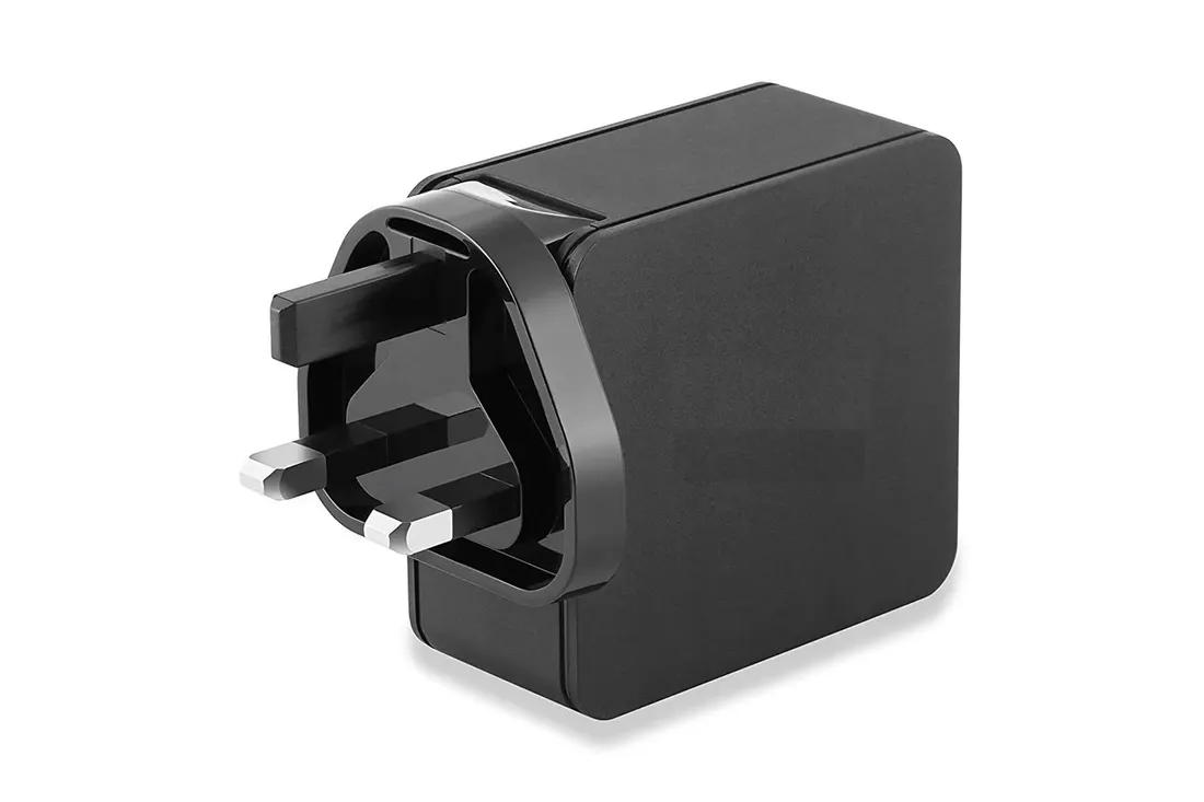 ladowarka-podrozna-2xusb-adaptery-uk-eu-au
