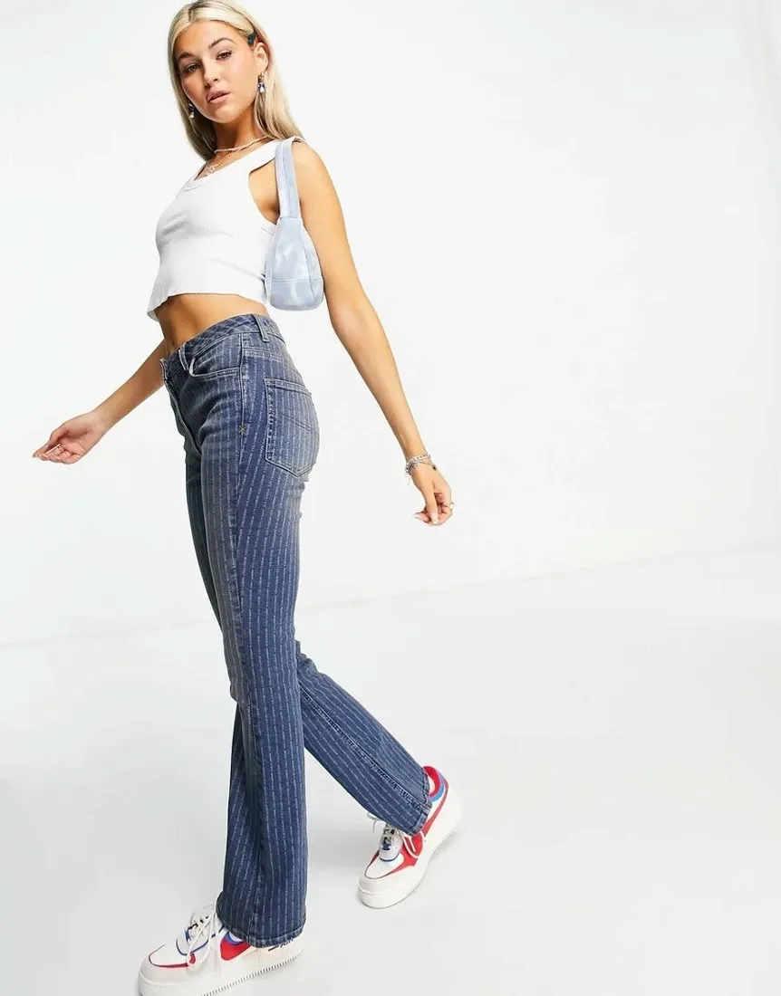 top-damski-bialy-teksturowany-krotki-basic-38-rbu