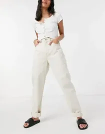 bezowe-jeansowe-spodnie-mom-jeans-klasyk-25-32-asf