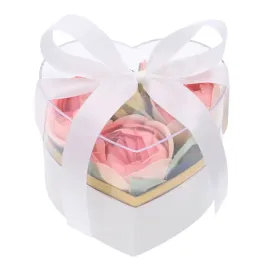 biale-pudelko-w-ksztalcie-serca-flowerbox-komunijny-na-slub-dzien-matki