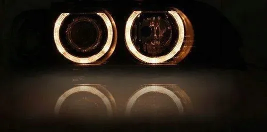 reflektory-lampy-przednie-bmw-e39-xenon-d2s-h7-stan-nowy-jakosc-czesci-zgodnie-z-gvo-p-zamiennik-o-jakosci-porownywalnej-do-oryginalu