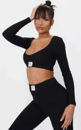 prettylittlething-bluzka-czarna-bawelniana-34-ejg