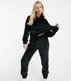 bluza-damska-czarna-klasyczna-na-co-dzien-40-uev