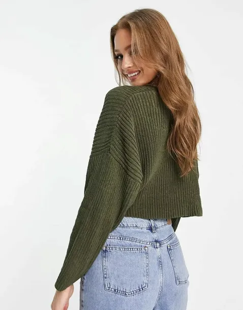 pullandbear-sweter-damski-khaki-krotki-m-m4v-linia-regular
