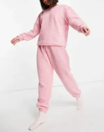 bluza-damska-rozowa-z-dlugim-rekawem-basic-40-1xav