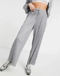 bluza-damska-szara-plisowana-z-kapturem-40-duc