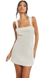 prettylittlething-sukienka-mini-ecru-prosta-32-m6q
