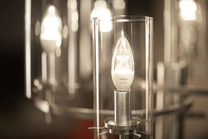 zarowka-philips-55w40w-led-e14-sceneswitch