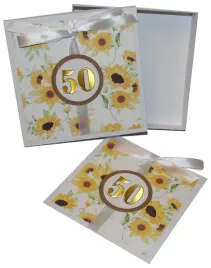 kartka-w-pudelku-na-50-urodziny-biala-w-zolte-kwiaty-sloneczniki