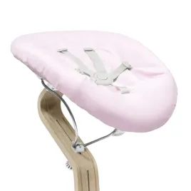 zestaw-dla-noworodka-stokke-nomi-bialy-szaro-rozowy-z-5-punktowymi-szelkami