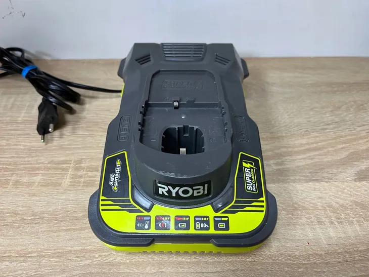 ladowarka-rc18150-one-waga-z-opakowaniem-1-kg-certyfikat-ce