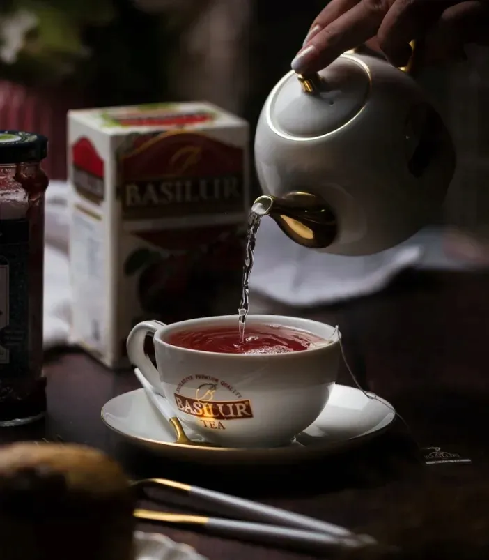 herbata-owocowa-strawberryandraspberry-basilur-50-g