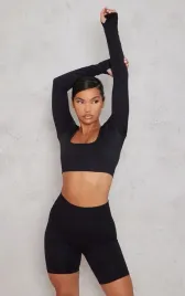 prettylittlething-top-dopasowany-czarny-l-egz