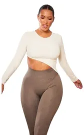 prettylittlething-top-bezowy-krotki-gladki-l-eji