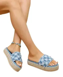 klapki-damskie-wsuwane-niebieskie-casual-365-lht