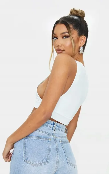 prettylittlething-top-dopasowany-ecru-42-ejh-marka-pretty-little-thing